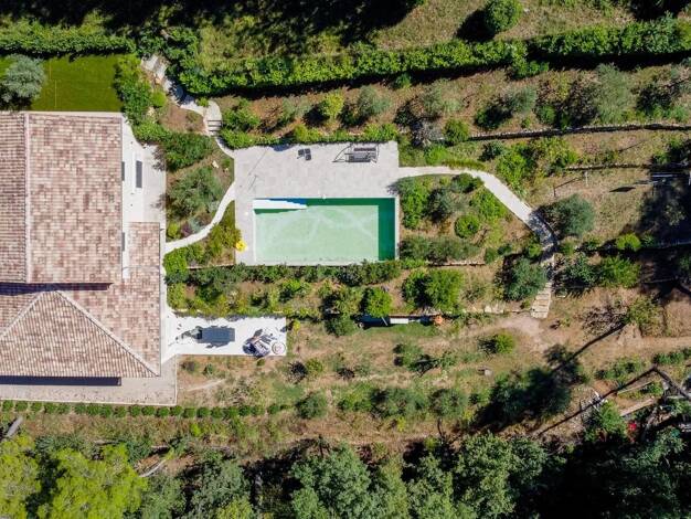 Villa à louer 4 500 € 6 pièces 5 chambres 200 m² 1 500 m² de terrain Le Rouret 06650