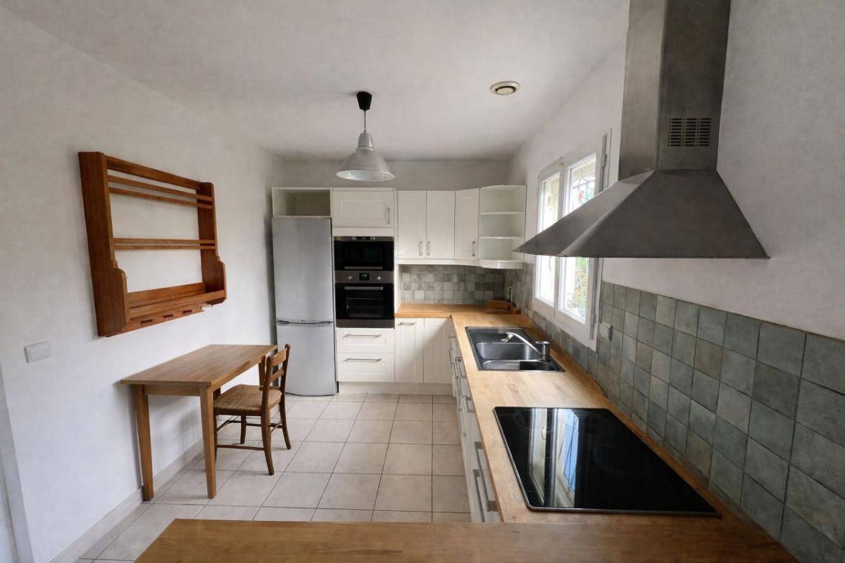 Maison à vendre, 94m², SAINT JEAN DE MARUEJOLS ET AVEJAN