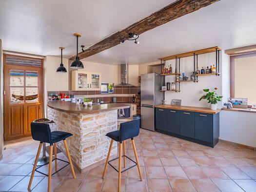 Maison à vendre 185 000 € 6 pièces 3 chambres 160 m² 839 m² de terrain Vallon-sur-Gée 72540