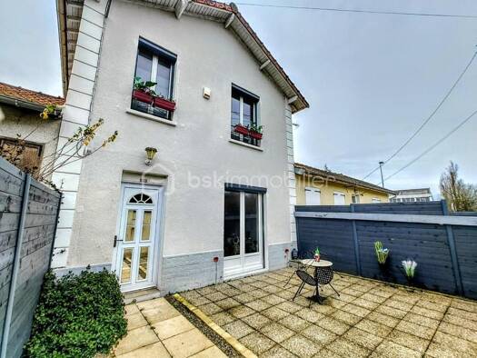 Maison de ville à vendre 224 500 € 3 pièces 2 chambres 78 m² 184 m² de terrain Bagneaux-sur-Loing 77167