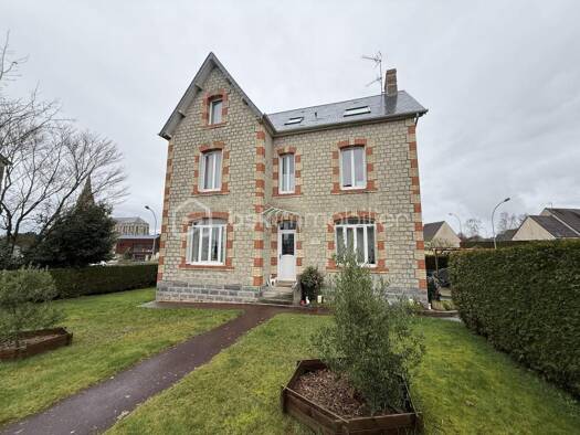 Maison à vendre 279 000 € 11 pièces 7 chambres 195,85 m² Barenton 50720