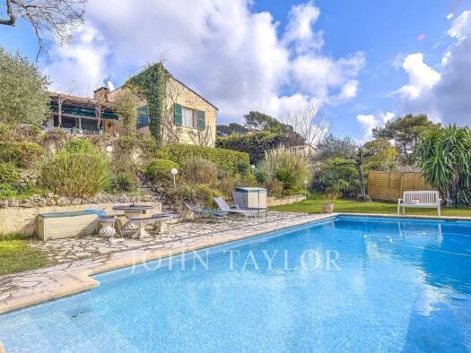 Maison de plain-pied à vendre 1 100 000 € 1 pièce 4 chambres 135 m² 1 588 m² de terrain Les Colles-Camp Lauvas-Font de l'Orme Mougins 06250