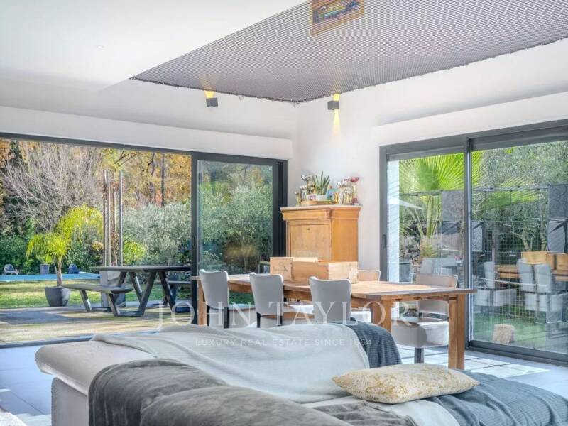 Maison à vendre, 182m², ROQUEFORT LES PINS