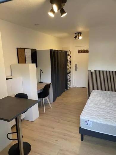 Appartement à louer 575 € 1 pièce 18 m² Zone Nord Saint-Gilles 30800