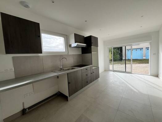 Maison de plain-pied à louer 920 € 4 pièces 3 chambres 69 m² 500 m² de terrain Saint-Yrieix-sur-Charente 16710