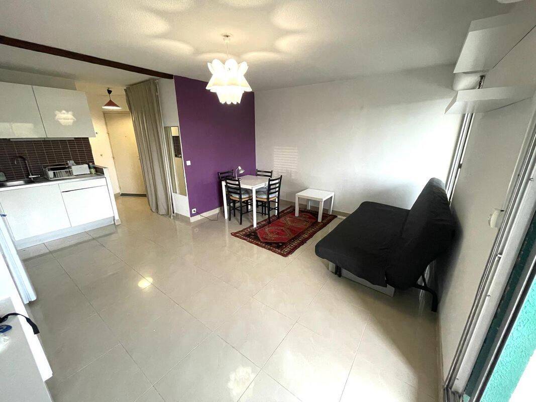 Grand studio de 27.83 m² Meublé avec loggia et parking — 4