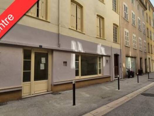 Local commercial à louer 442 € 27 m² de surface de vente Centre Ville Mâcon 71000