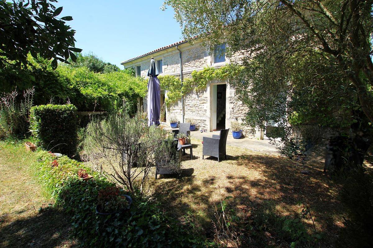 Maison à vendre, 196m², TONNAY BOUTONNE