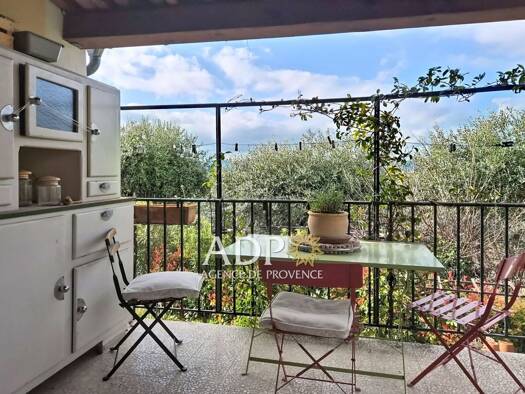 Appartement à louer 1 250 € 3 pièces 2 chambres 70 m² RDC Grasse 06130