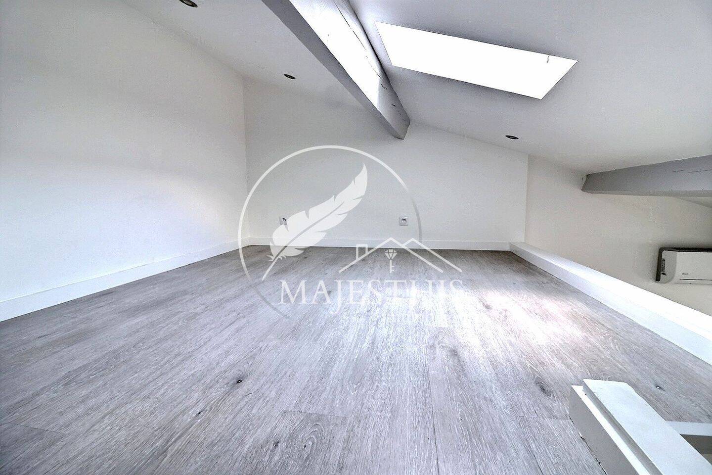 Maison à louer, 25m², HYERES