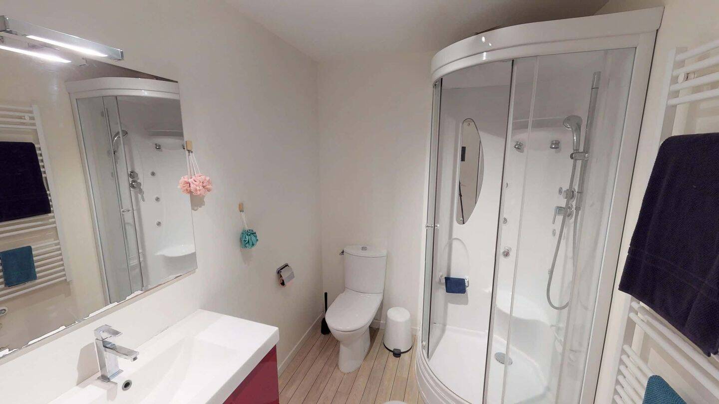 Chambre dans le 33 cours Gambetta - Colocation — 14