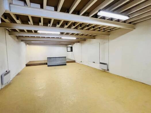 Local d'activités à vendre 110 000 € 209,28 m² d'espace de stockage Centre Ancien Pertuis 84120