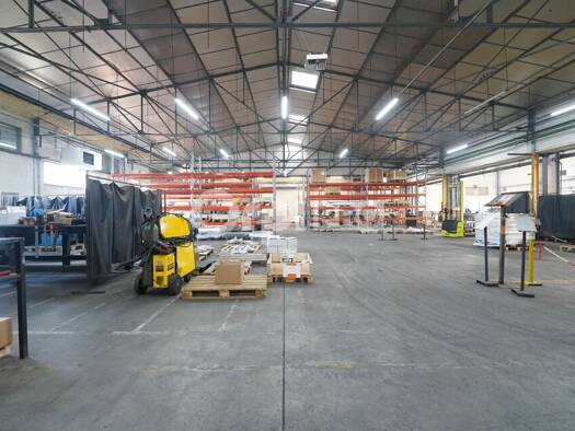 Local d'activités à louer 7 930 € 1 650 m² d'espace de stockage Brindas 69126