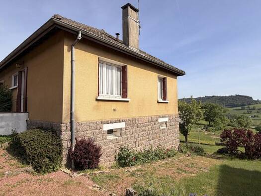 Maison à vendre 95 000 € 3 pièces 2 chambres 69 m² 506 m² de terrain La Clayette 71800