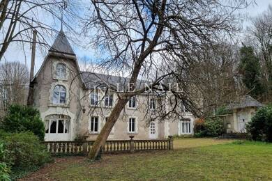 Demeure à vendre 636 000 € 12 pièces 8 chambres 660 m² 14 500 m² de terrain Montval sur Loir 72500