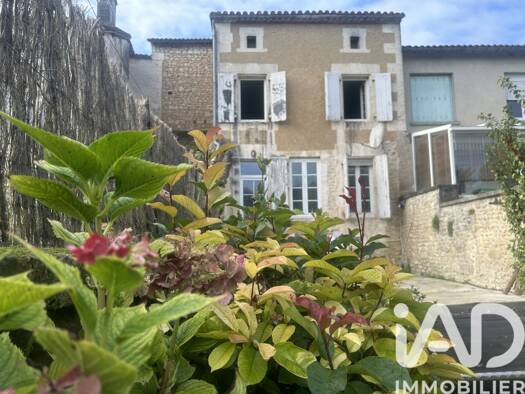 Maison à vendre 106 000 € 8 pièces 4 chambres 190 m² 380 m² de terrain Ronsenac 16320