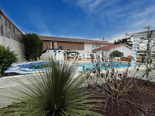 Demeure à vendre 1 150 000 € 11 pièces 10 chambres 596 m² 6 470 m² de terrain Gaillac 81600