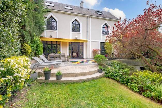 Maison à vendre 2 250 000 € 11 pièces 6 chambres 300 m² 432 m² de terrain Porte Jaune Garches 92380