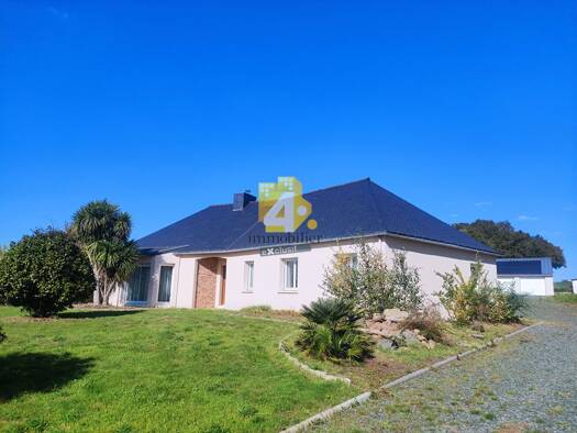 Maison de plain-pied à vendre 393 300 € 6 pièces 4 chambres 144 m² 2 500 m² de terrain Campagne Pontchâteau 44160