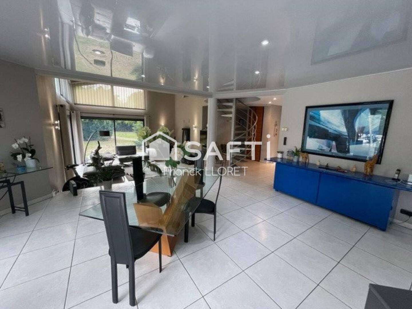 Maison à vendre, 300m², VENDAYS MONTALIVET