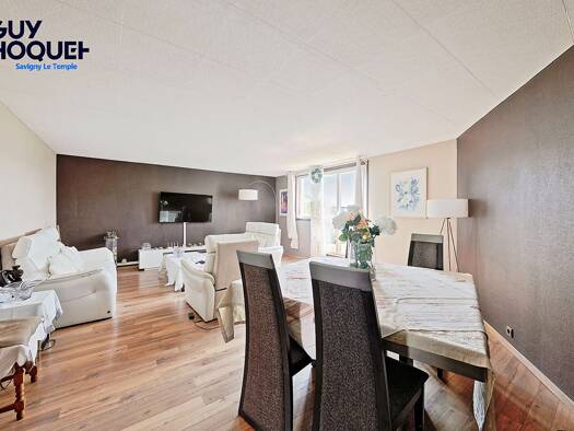 Appartement à vendre 179 990 € 5 pièces 3 chambres 100 m² Étage 3/3 Centre Savigny-le-Temple 77176