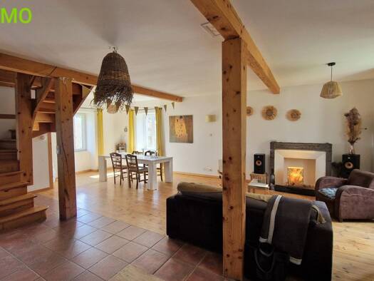 Maison à vendre 327 000 € 7 pièces 4 chambres 150 m² 1 406 m² de terrain Saint-Pierre-Roche 63210