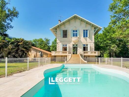 Maison à vendre 835 000 € 8 pièces 5 chambres 267 m² 8 217 m² de terrain Beautiran 33640