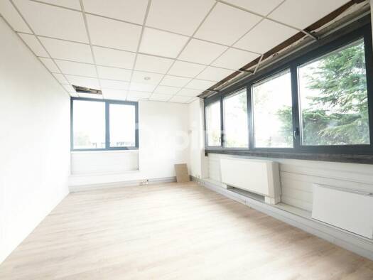 Espace bureau à louer 1 380 € 118 m² de bureaux divisible jusqu'à 118 m² Saint-Quentin-Fallavier 38070