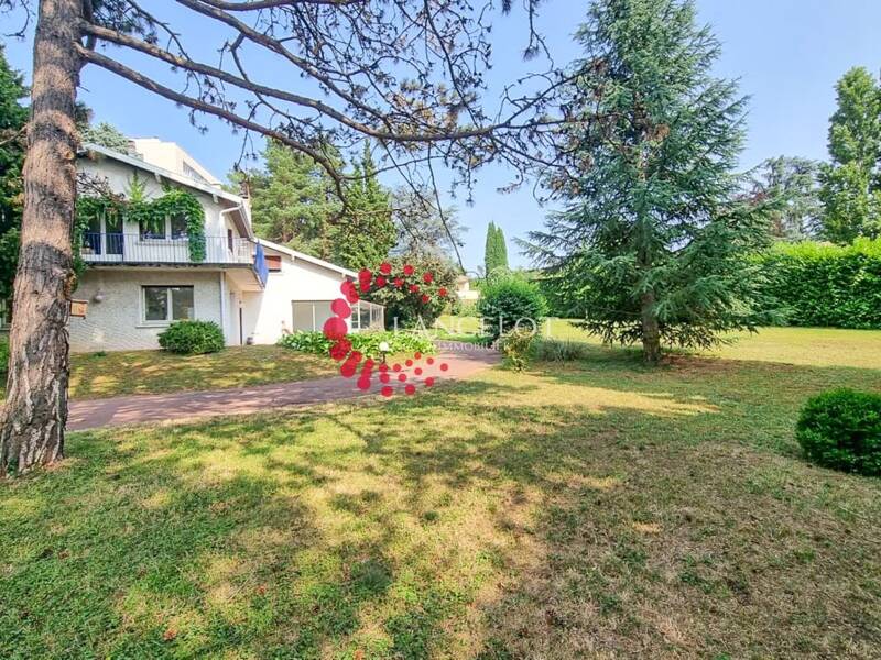 Maison à louer, 219m², SAINTE FOY LES LYON