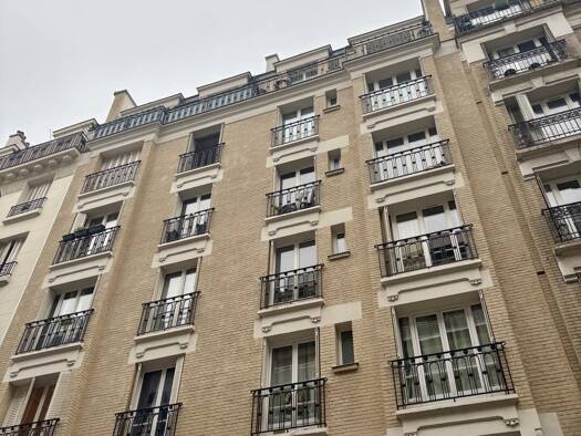 Local d'activités à vendre 385 000 € 41,9 m² d'espace de stockage Vaugirard-Parc des Expositions Paris 15ème arrondissement 75015