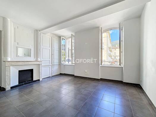 Appartement à louer 685 € 2 pièces 1 chambre 66 m² Étage 1/3 Nyons 26110