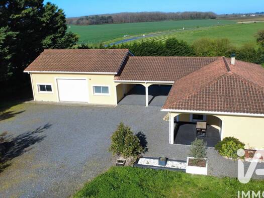 Maison à vendre 318 000 € 6 pièces 4 chambres 152 m² 2 800 m² de terrain Saint-Julien-l'Ars 86800