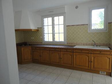Maison à louer 1 200 € 4 pièces 3 chambres 91 m² Montplaisir Nord Arles 13200