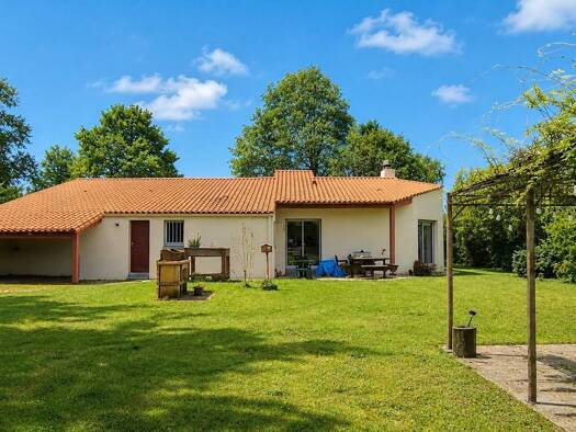 Maison de plain-pied à vendre 357 500 € 5 pièces 4 chambres 125 m² 1 882 m² de terrain La Vallée Saint-Julien-de-Concelles 44450