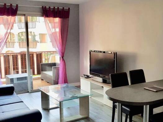 Appartement à louer 800 € 2 pièces 1 chambre 35 m² Le Centre Ville Mandelieu-la-Napoule 06210