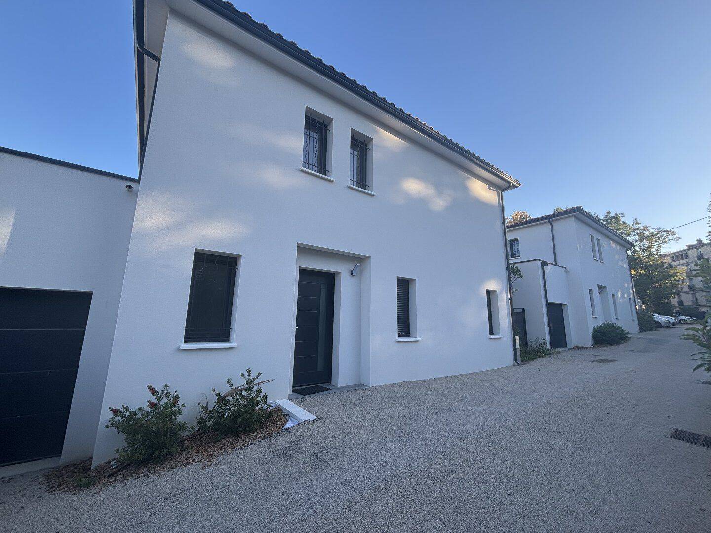 MONTPELLIER/CLEMENTVILLE - 5 PIECES MEUBLEE — 15