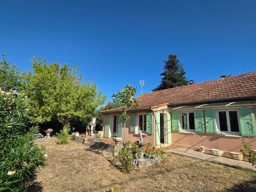 Maison de plain-pied à vendre 199 000 € 4 pièces 2 chambres 1 094 m² de terrain Bollène 84500