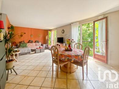 Appartement à vendre 187 000 € 5 pièces 4 chambres 84 m² Étage 3/4 Leclerc-Verdun Nord Est Brie-Comte-Robert 77170