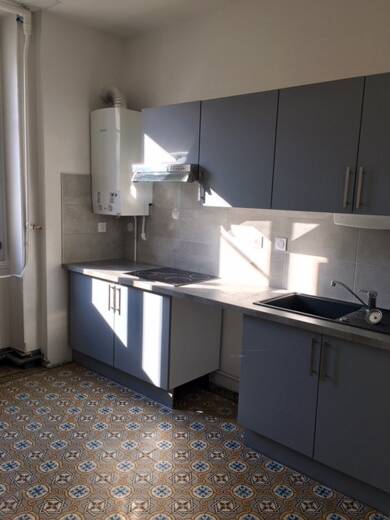 Appartement à louer 850 € 3 pièces 2 chambres 64,2 m² Étage 1/3 Clemenceau Dijon 21000