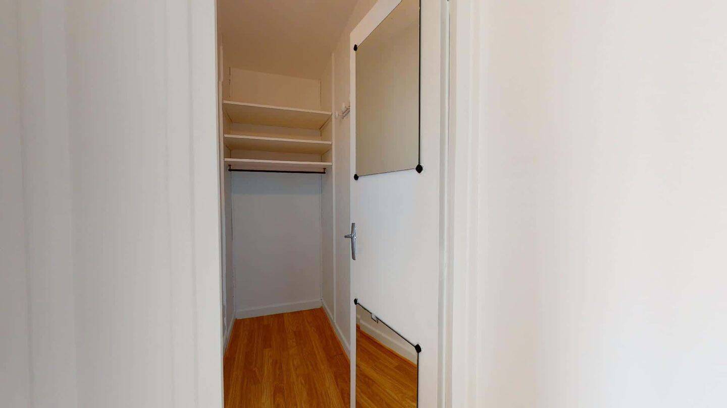 Room in Place Wilson, Villeurbanne for 82 m² with 4 bedrooms - C — 11