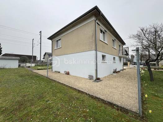 Maison à vendre 115 000 € 5 pièces 4 chambres 86 m² 664 m² de terrain Moulins-sur-Yèvre 18390