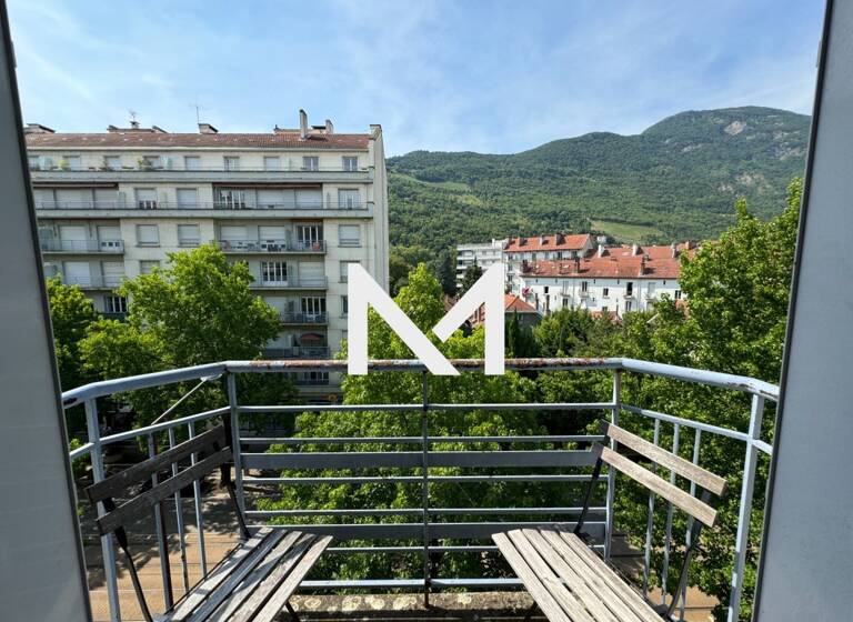 Appartement à louer 860 € 2 pièces 2<br/>chambres 51,7 m²<br/>superficie 4ème<br/>étage Ile Verte Grenoble 38000