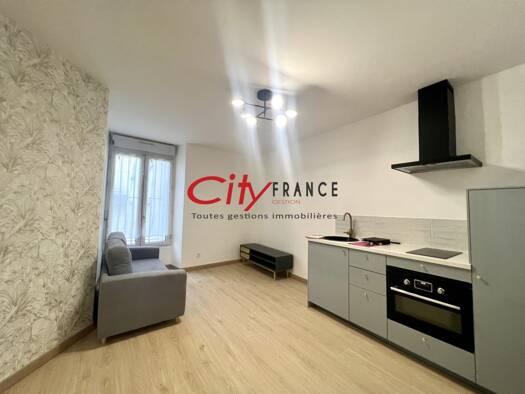 Appartement à louer 801 € 2 pièces 1 chambre 27 m² Étage 1/2 Mantes-la-Jolie 78200