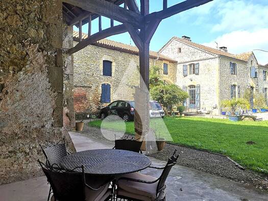 Maison à vendre 399 000 € 7 pièces 4 chambres 260 m² 4 790 m² de terrain Soublecause 65700