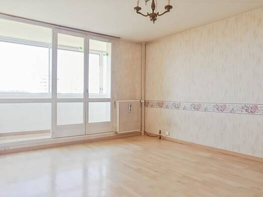 Appartement à vendre 81 900 € 4 pièces 3 chambres 73,5 m² Étage 8/15 Bords de Loire-Grand mail Saint-Pierre-des-Corps 37700