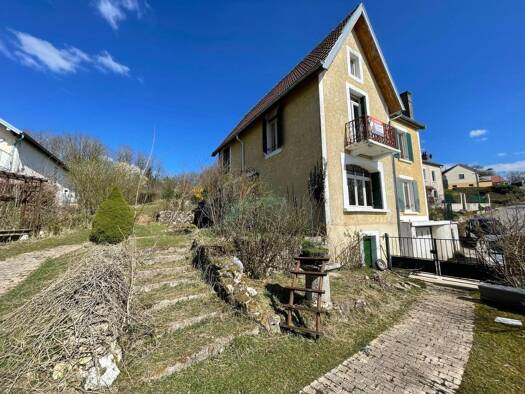 Maison de ville à vendre 130 000 € 7 pièces 5 chambres 144 m² 2 525 m² de terrain Bourbonne-les-Bains 52400