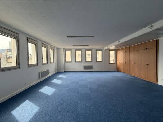 Espace bureau à vendre 256 800 € 137 m² de bureaux Orléans 45000