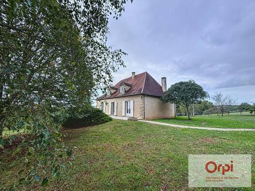 Maison de plain-pied à vendre 346 000 € 5 pièces 4 chambres 130 m² 5 256 m² de terrain Beauregard-de-Terrasson 24120