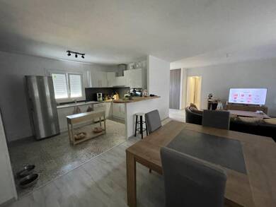 Appartement à louer 850 € 4 pièces 3 chambres 94 m² 1er étage Sapiac Montauban 82000