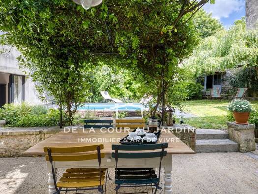 Maison à vendre 549 000 € 8 pièces 4 chambres 206 m² Marans 17230